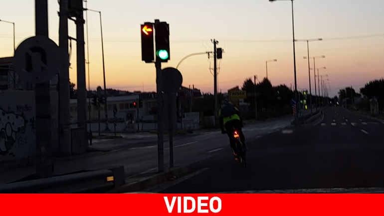 Πέρνα με… κόκκινο καημένε ποδηλάτη – Μπορείς και εσύ να σκοτωθείς!